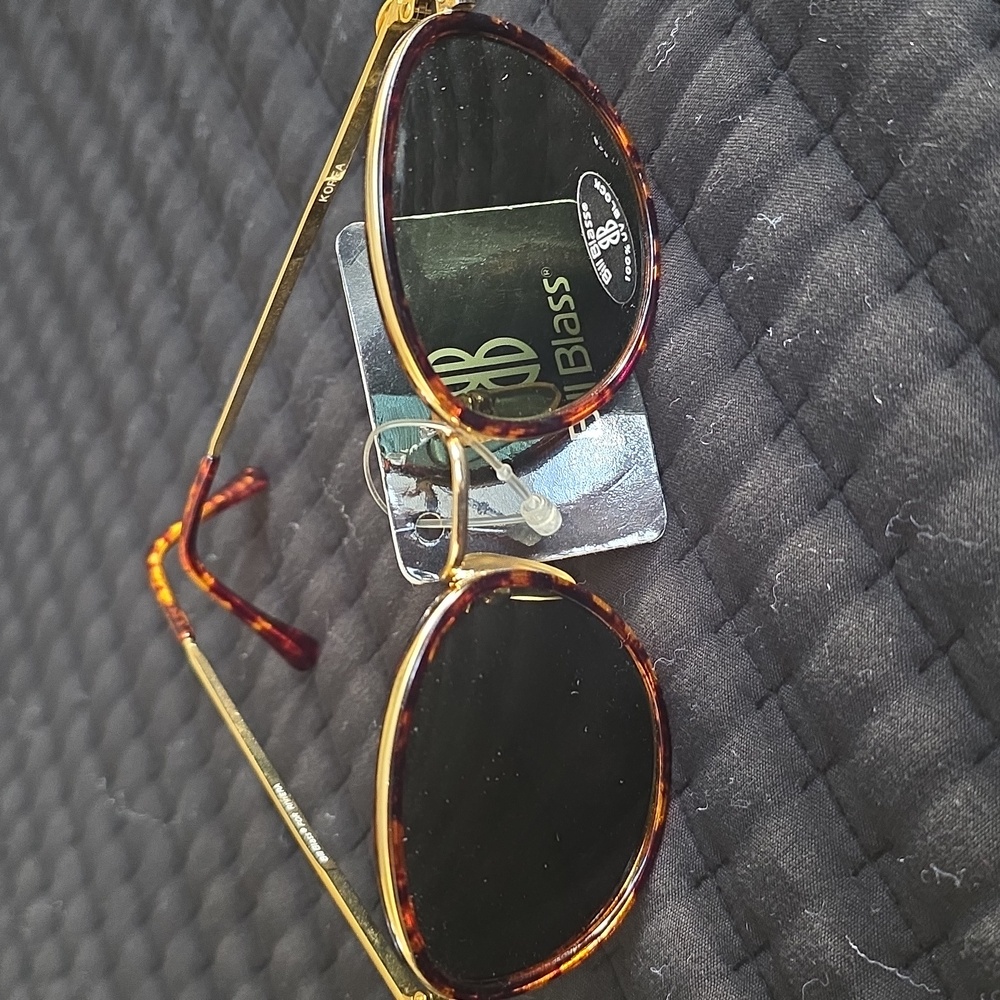 Bill Blass Sunglasses - Picture 2 of 7